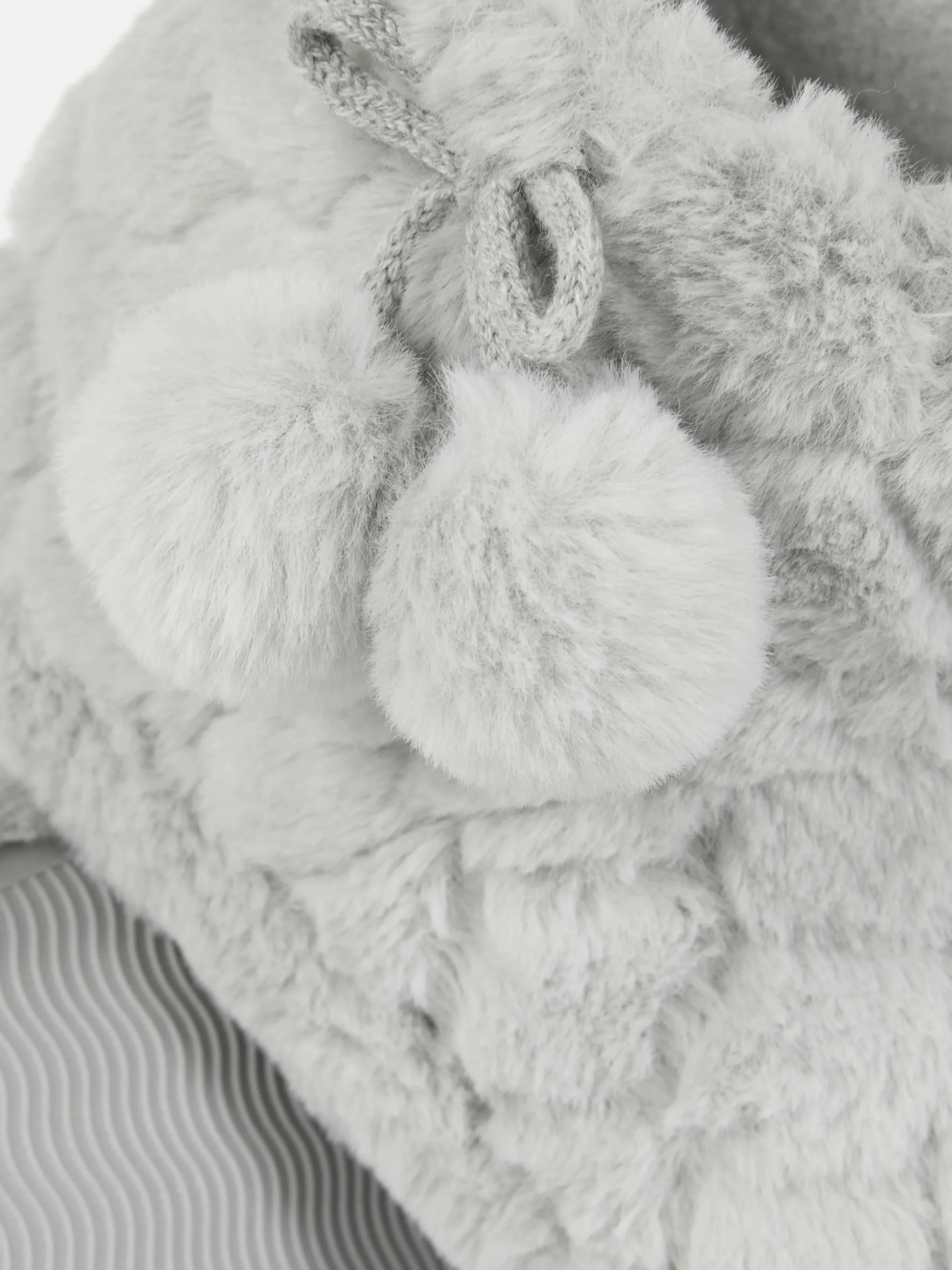 Primark Bottines Duveteuses à Pompons Gris