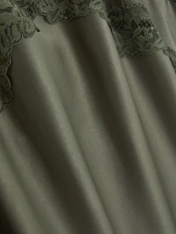 Primark Nuisette Mi-longue En Satin à Finitions En Dentelle Kaki